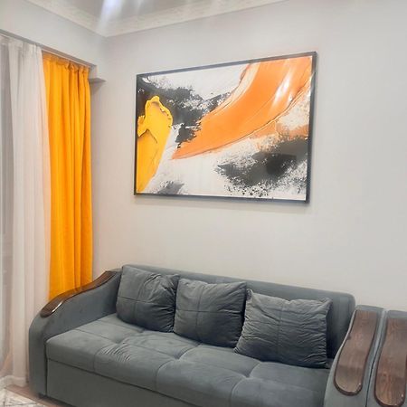 2-Х Комнатная В Золотом Квадрате Apartment Almatî Exterior foto