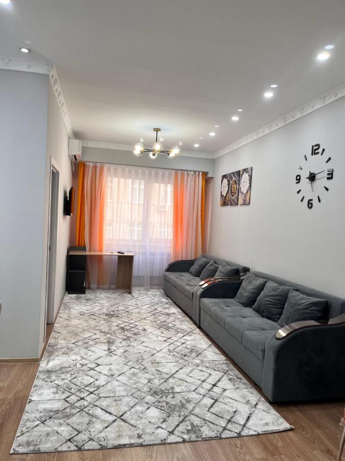 2-Х Комнатная В Золотом Квадрате Apartment Almatî Exterior foto