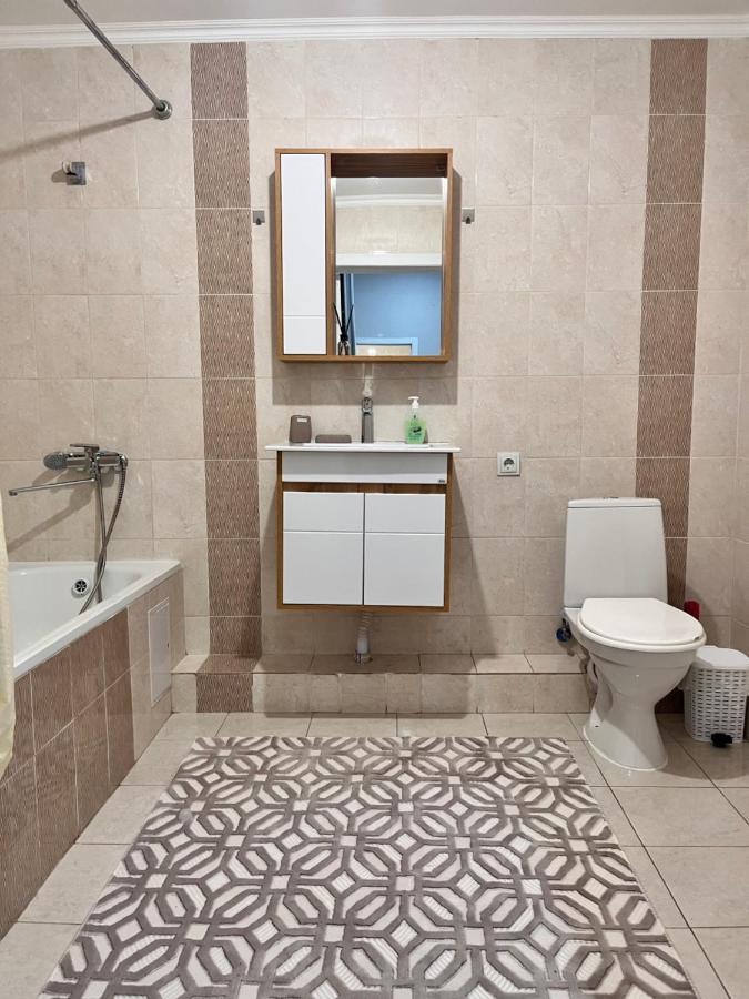 2-Х Комнатная В Золотом Квадрате Apartment Almatî Exterior foto