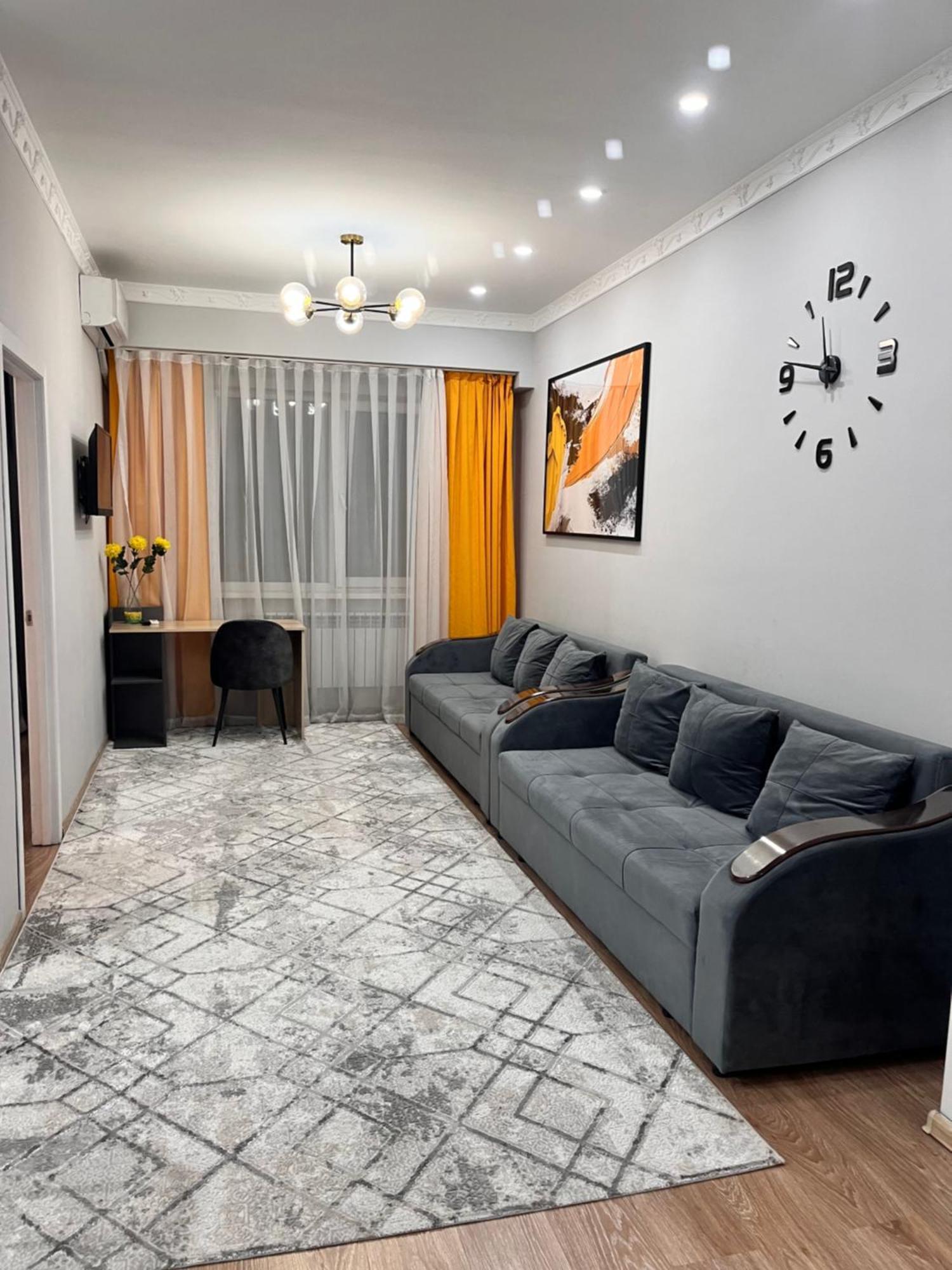 2-Х Комнатная В Золотом Квадрате Apartment Almatî Exterior foto