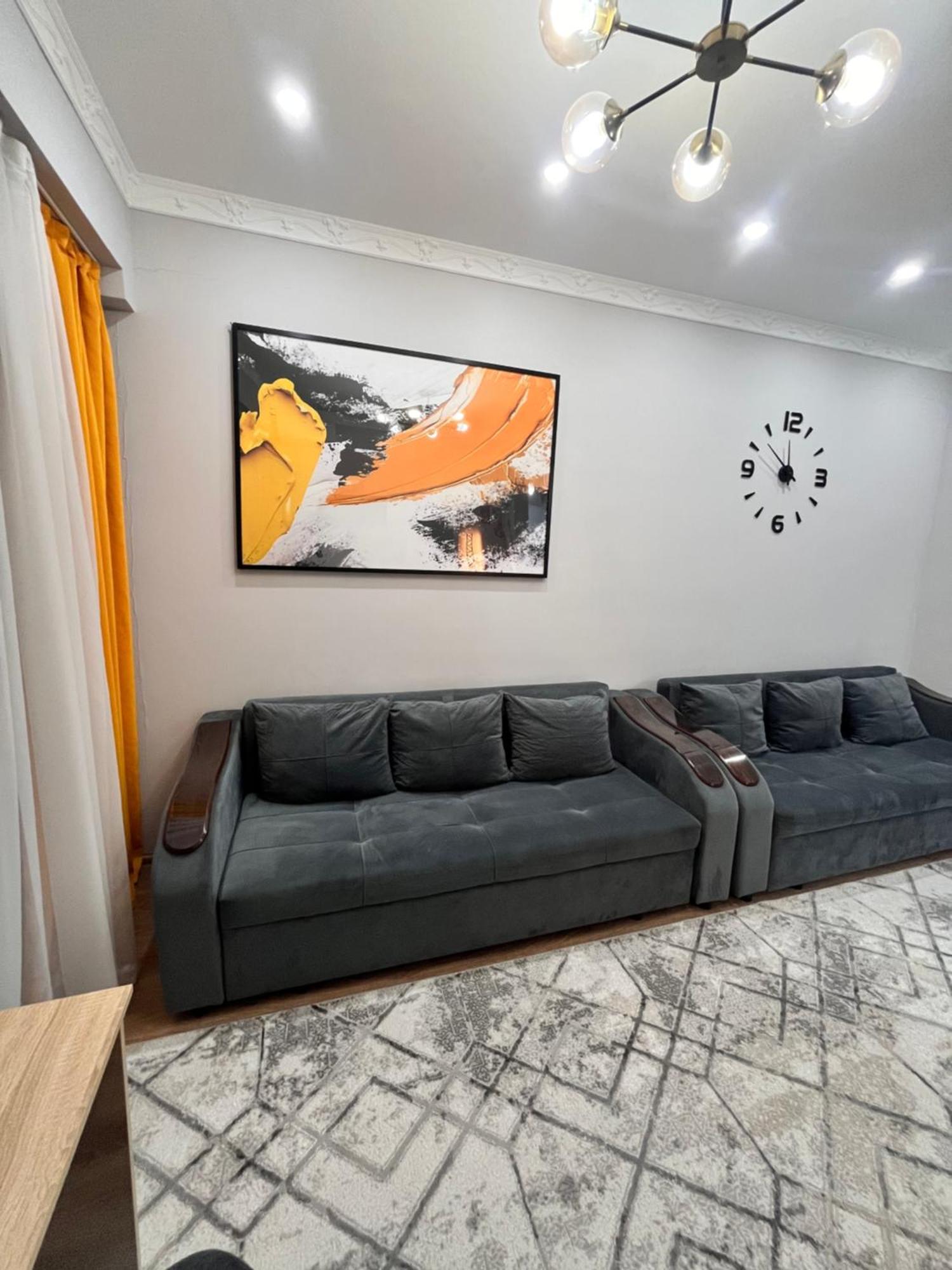2-Х Комнатная В Золотом Квадрате Apartment Almatî Exterior foto
